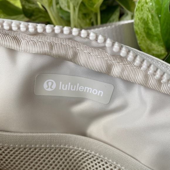 Lululemon 🤍 WHITE OPAL Everywhere Belt Bag - Picture 10 of 15